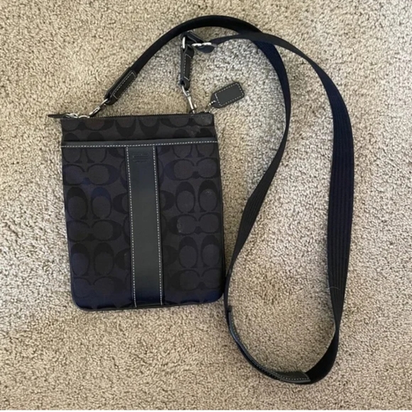 COACH 🖤Classic Signature Crossbody Bag - Picture 10 of 10